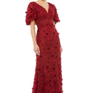 NWOT Mac Duggal Floral Embellished V-Neck Gown - size 12